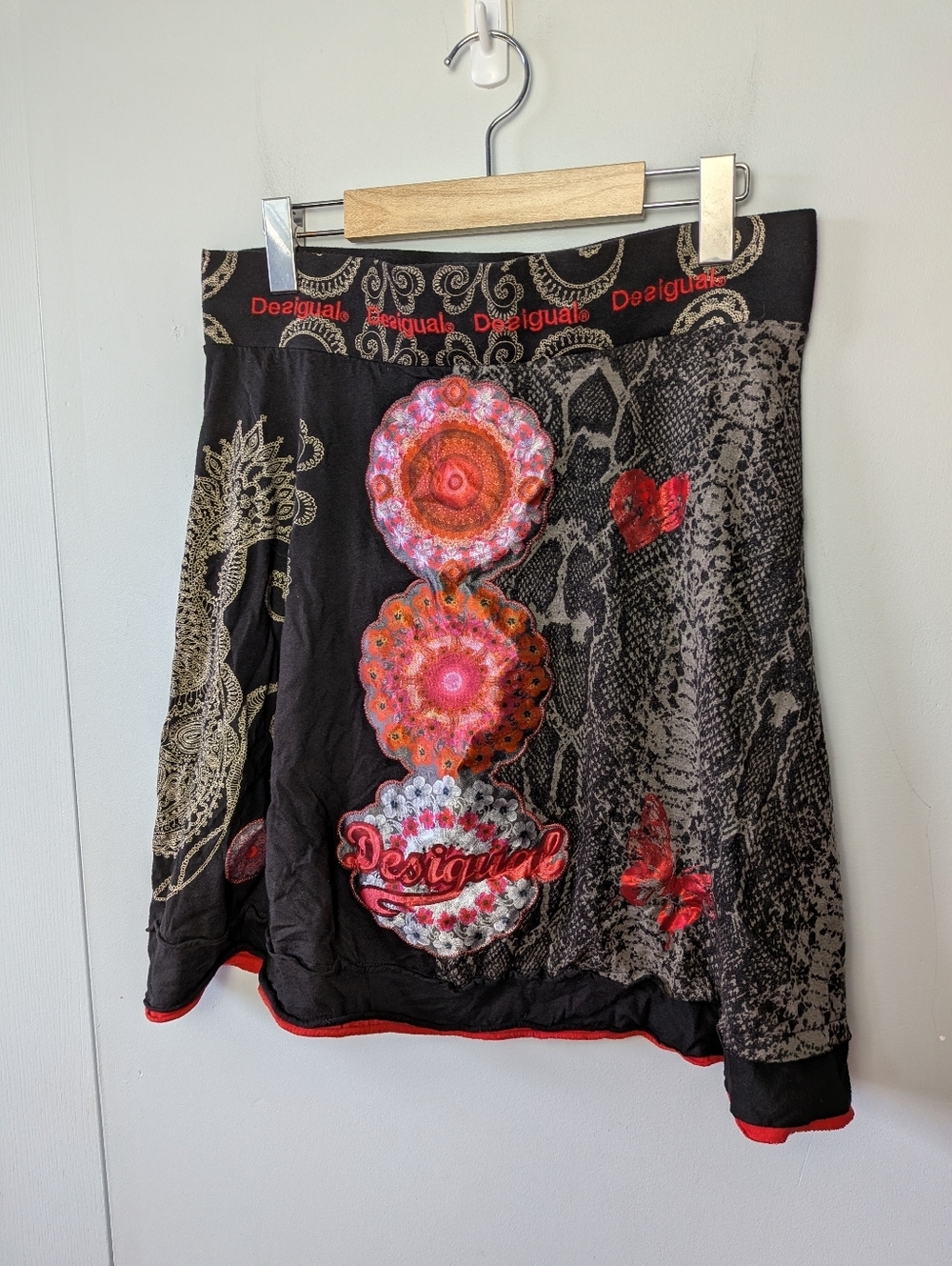 DESIGUAL Women Black And Red Skirt Size Large  Mini Lenght Colorful Boho Style